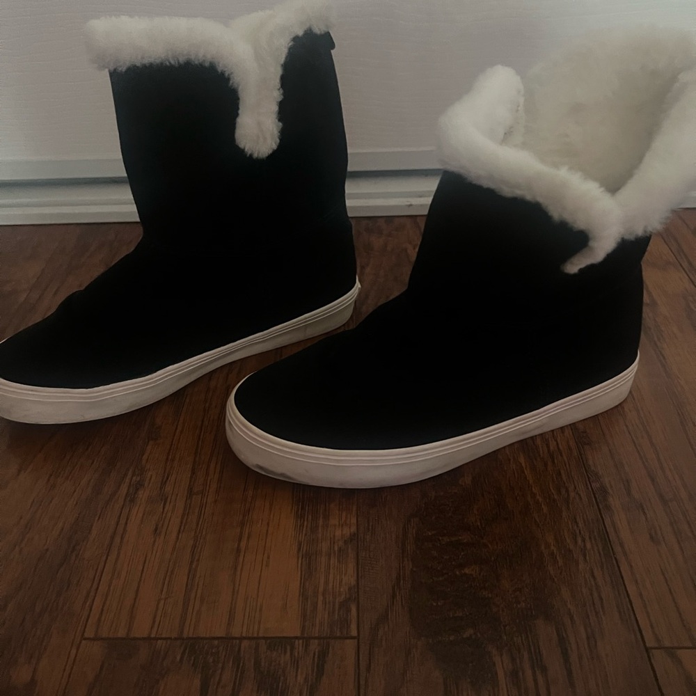 Old Navy fuzzy interior boots
